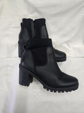 Black Women's UGGS  Block Heel Ankle Boots - Elegant Everyday Style